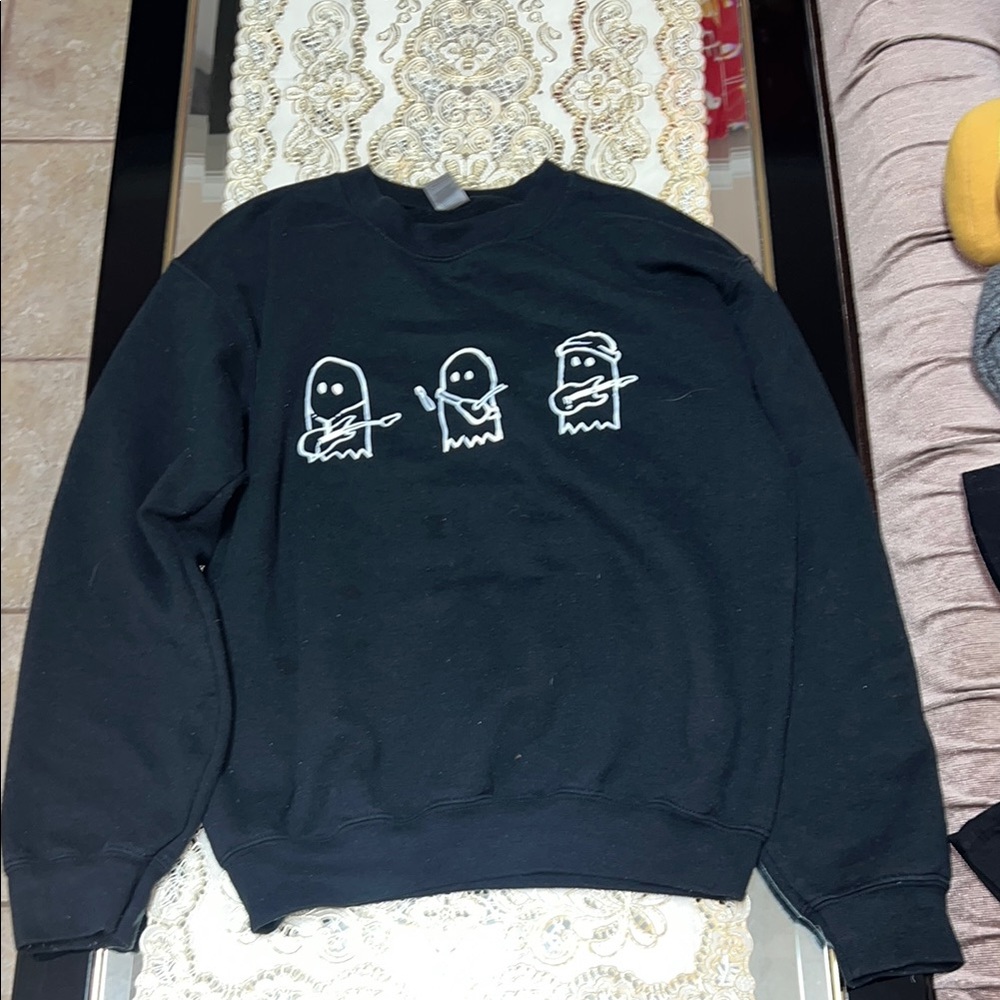 Black graphic crew neck sweatshirt